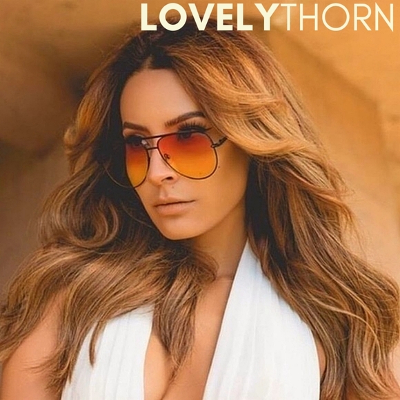 QUAY // ltd ed desi collab oversize black frame orange yellow fade lens aviators - Picture 3 of 16